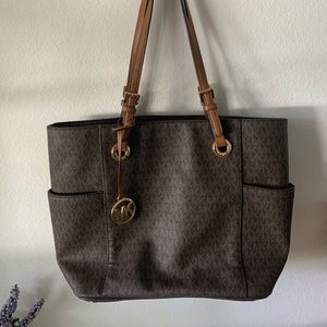 Michael kors jet set tote
